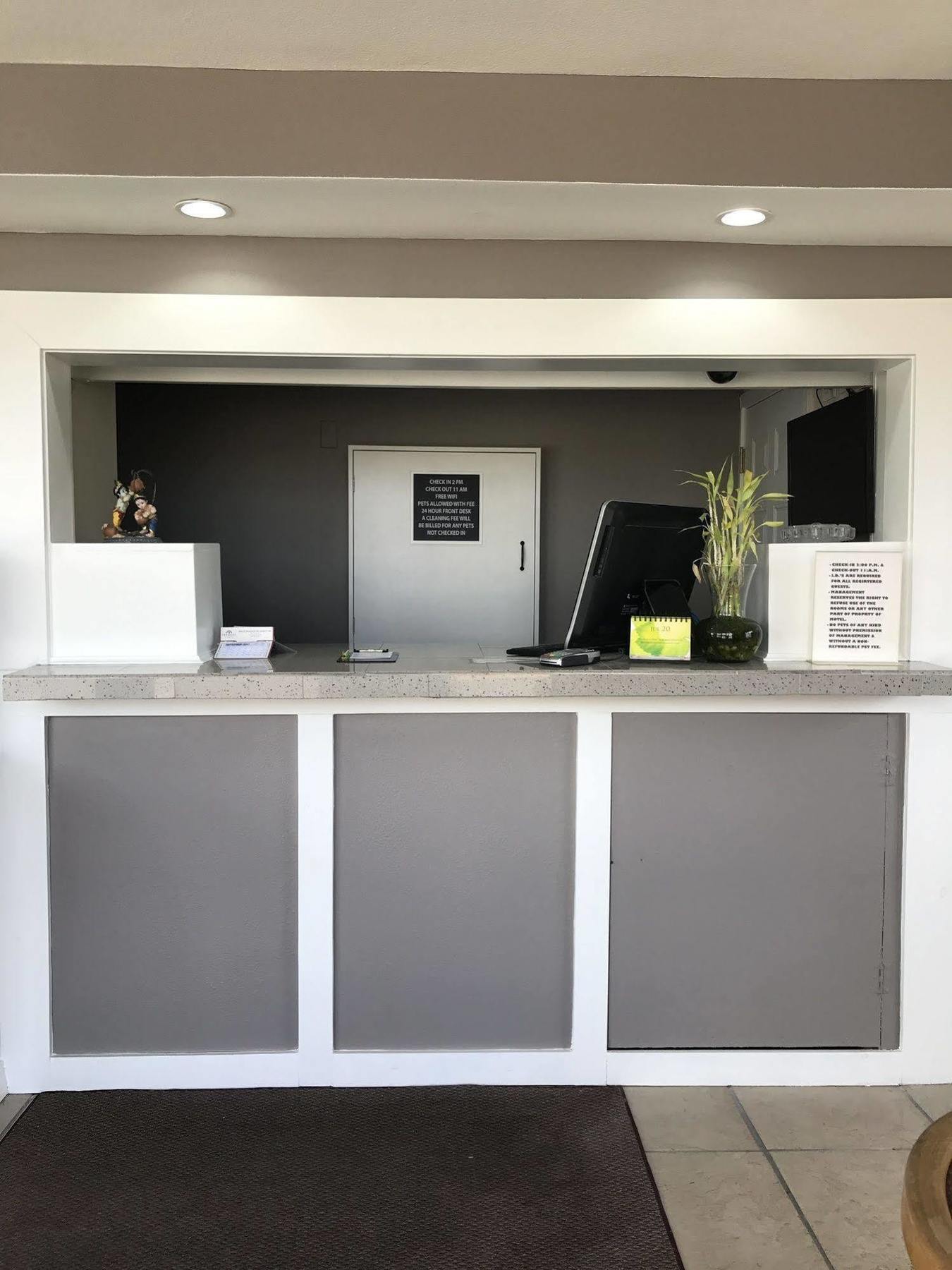 Hutchinson Inn Luaran gambar
