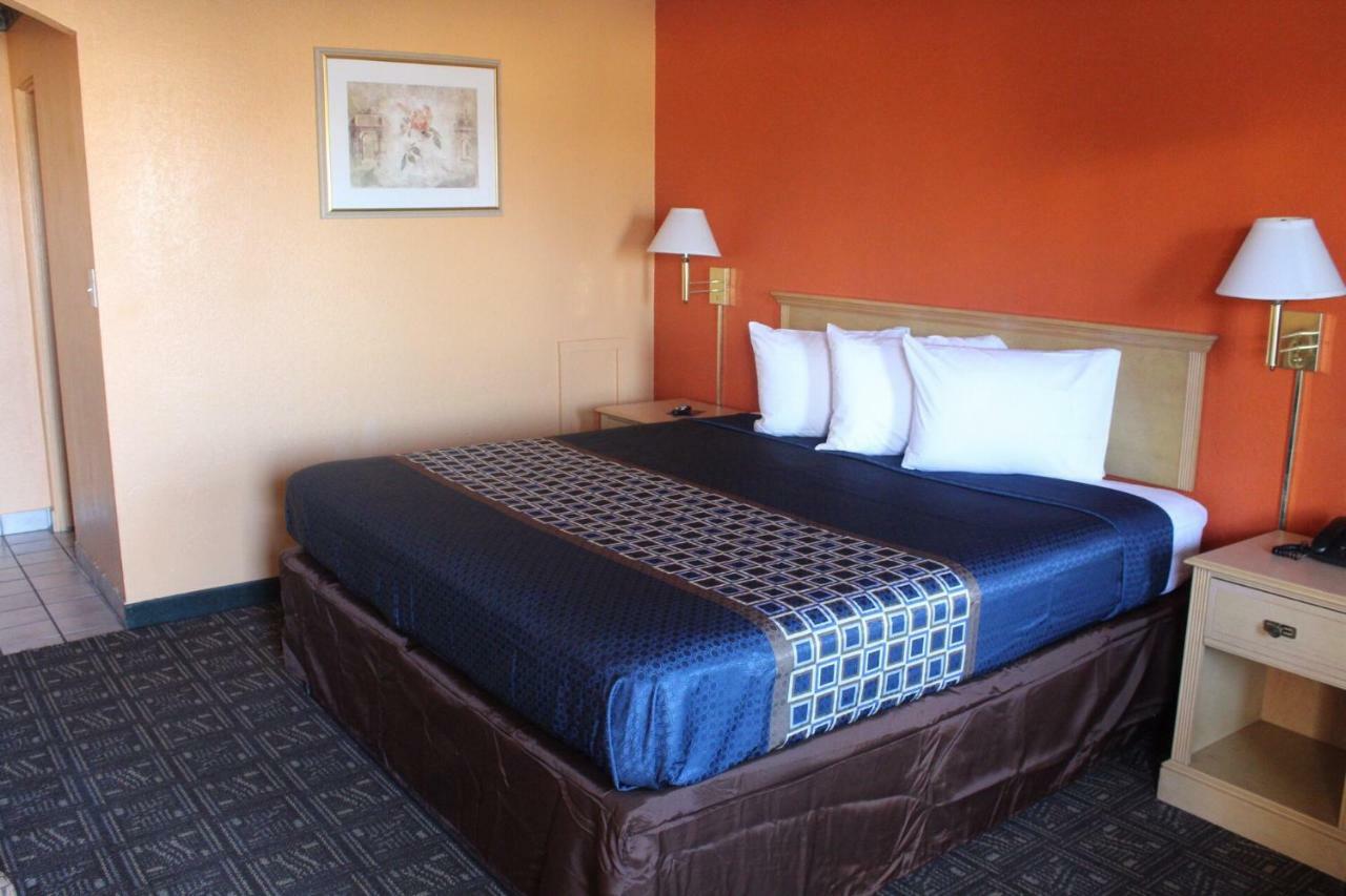 Hutchinson Inn Luaran gambar