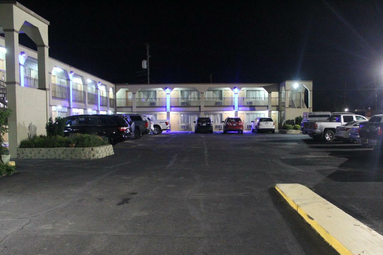 Hutchinson Inn Luaran gambar
